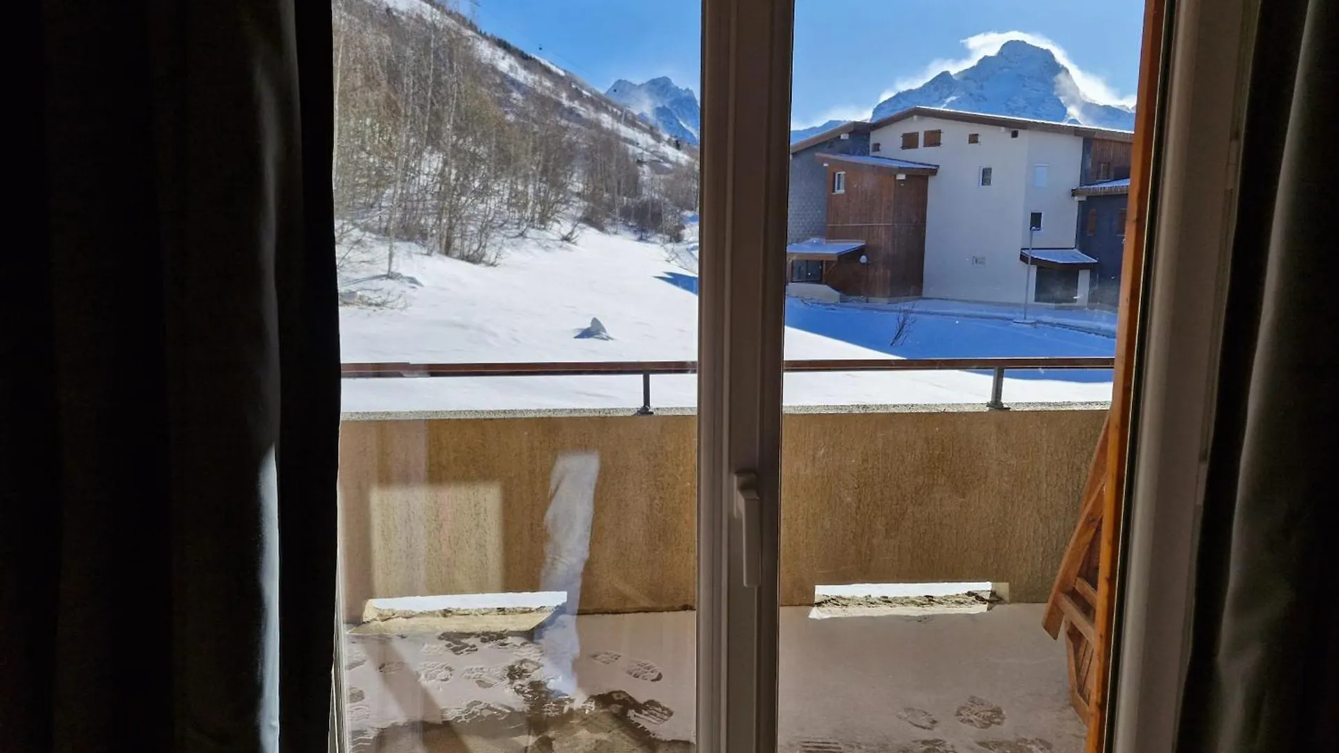 레두잘프 Cozy T1 With Balcony On The Snow Front 아파트
