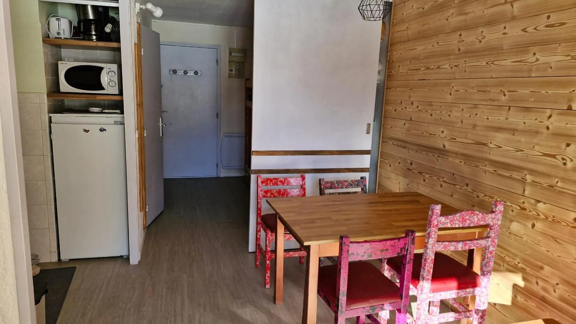 레두잘프 Cozy T1 With Balcony On The Snow Front 아파트 프랑스
